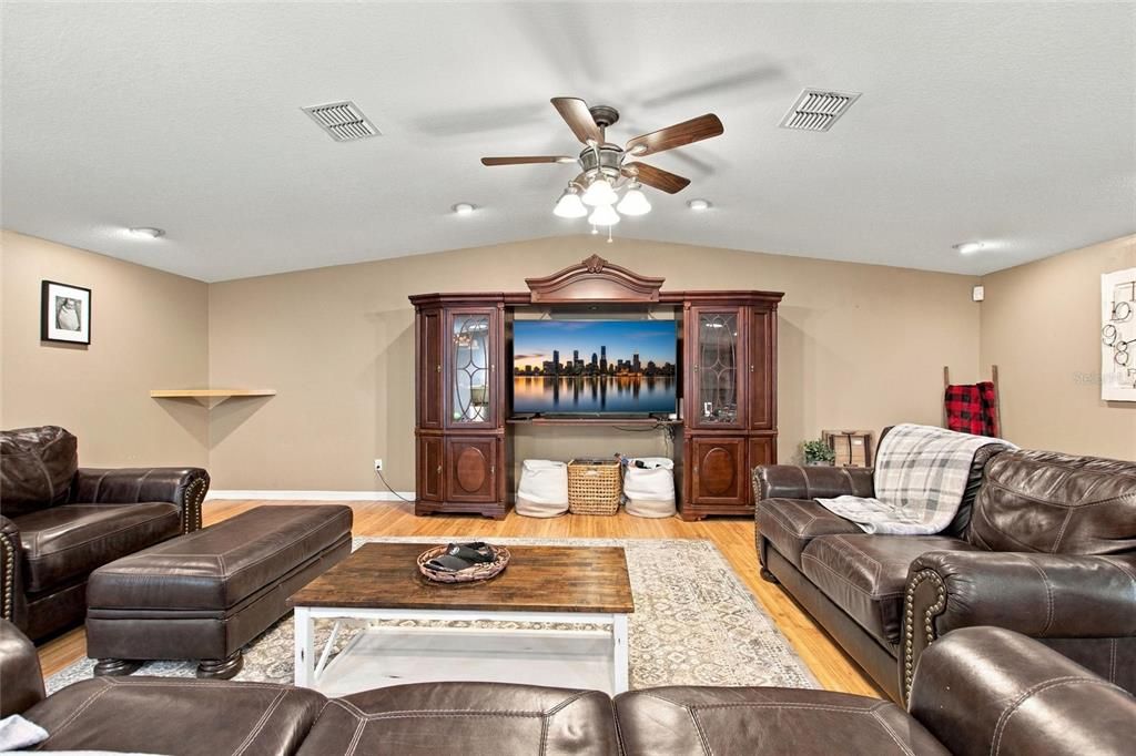 For Sale: $330,000 (3 beds, 2 baths, 1959 Square Feet)