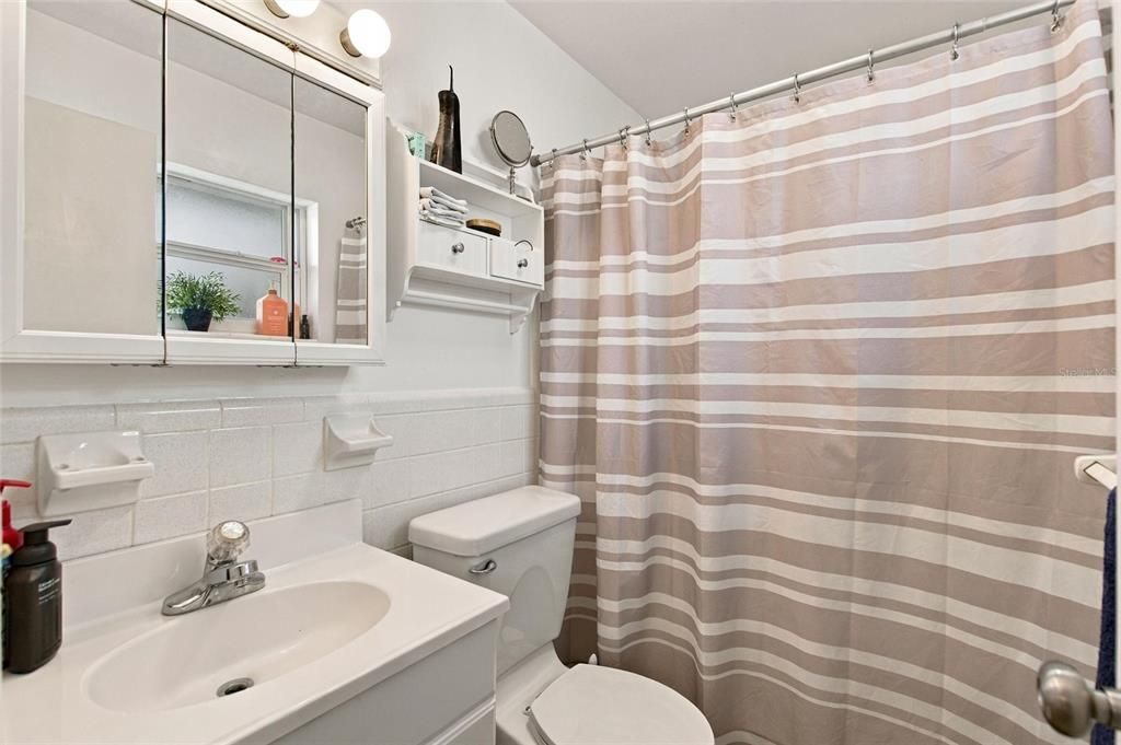 For Sale: $330,000 (3 beds, 2 baths, 1959 Square Feet)