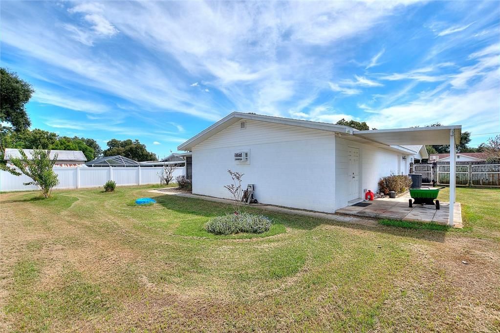 For Sale: $330,000 (3 beds, 2 baths, 1959 Square Feet)