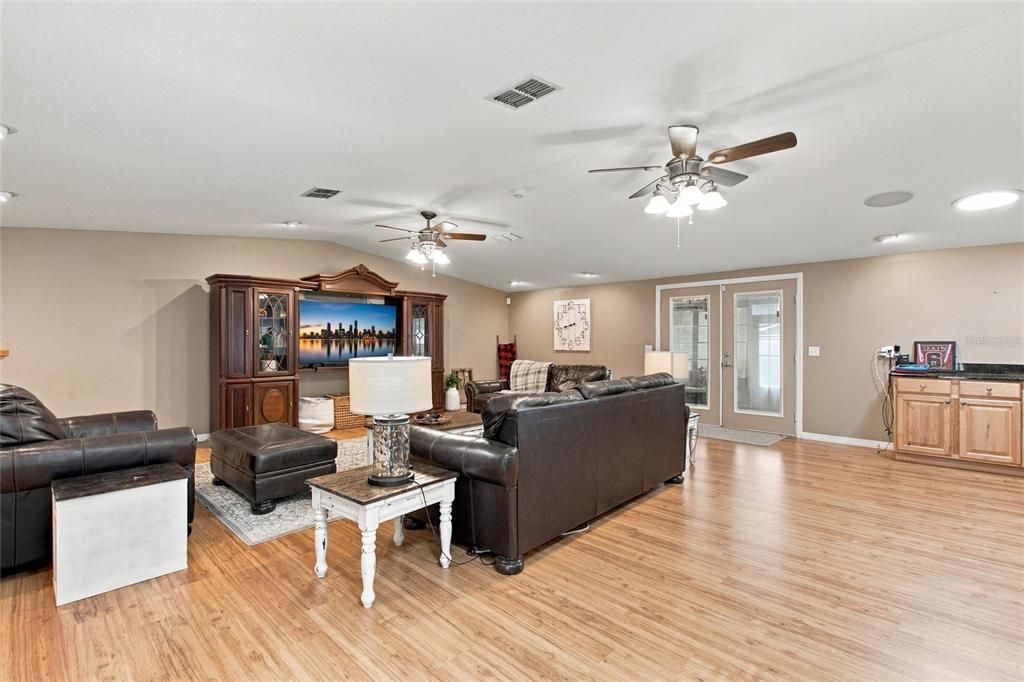 For Sale: $330,000 (3 beds, 2 baths, 1959 Square Feet)