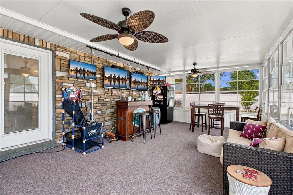 For Sale: $330,000 (3 beds, 2 baths, 1959 Square Feet)