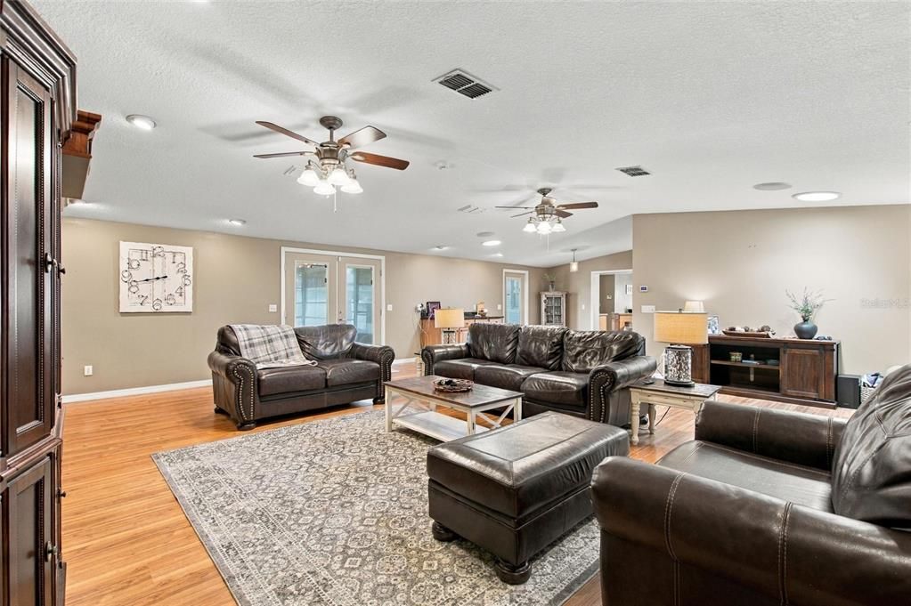 For Sale: $330,000 (3 beds, 2 baths, 1959 Square Feet)