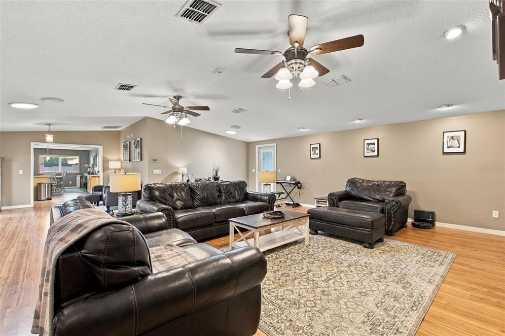 For Sale: $330,000 (3 beds, 2 baths, 1959 Square Feet)