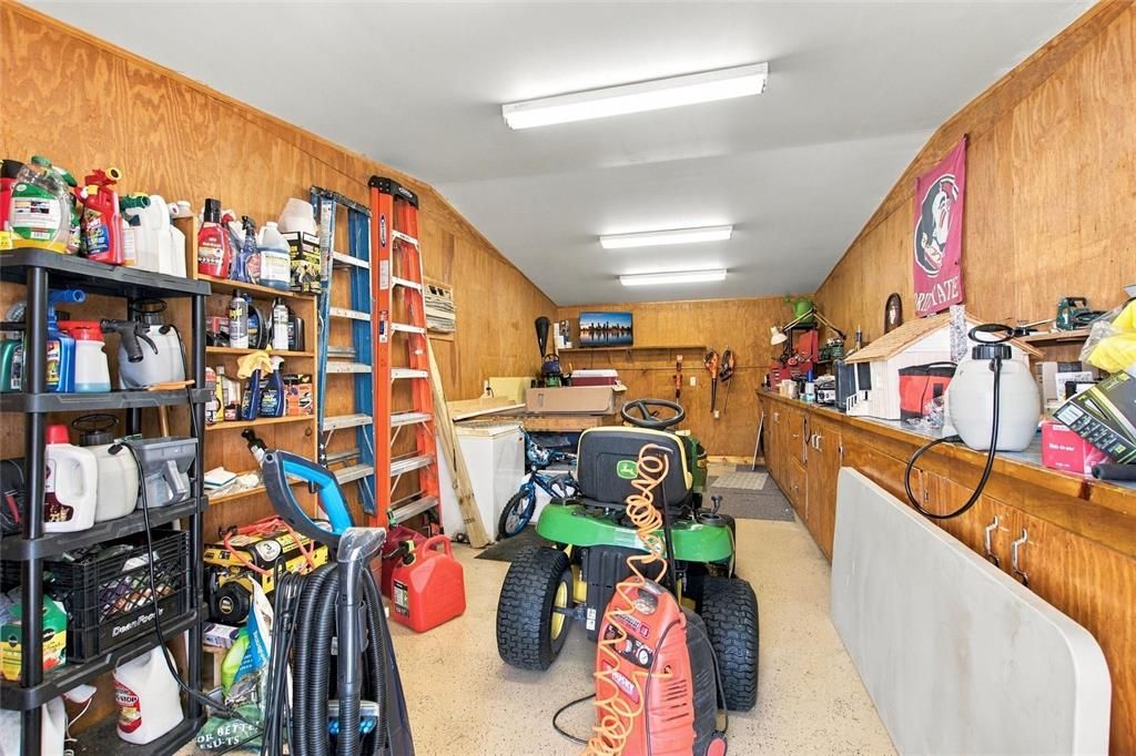 For Sale: $330,000 (3 beds, 2 baths, 1959 Square Feet)