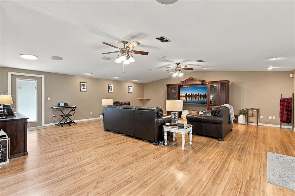 For Sale: $330,000 (3 beds, 2 baths, 1959 Square Feet)