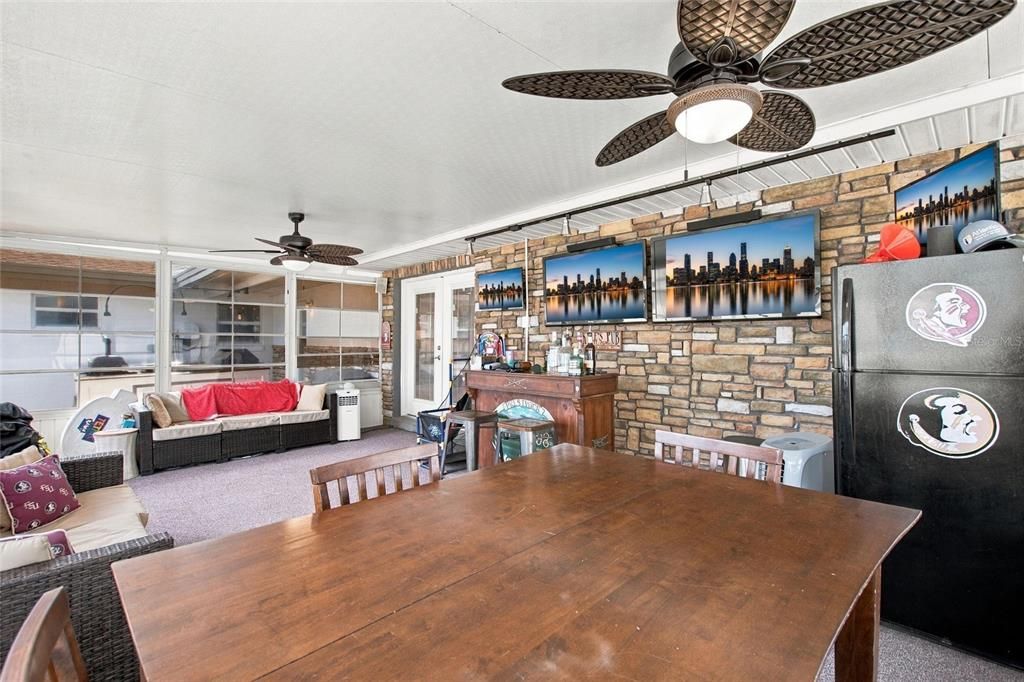For Sale: $330,000 (3 beds, 2 baths, 1959 Square Feet)