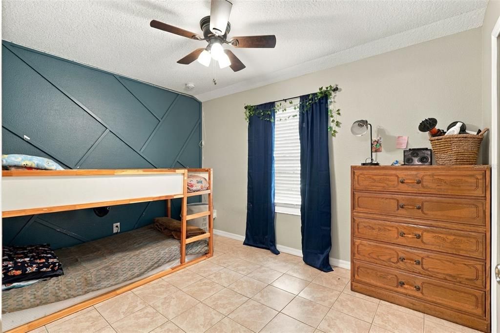 For Sale: $284,000 (3 beds, 2 baths, 1021 Square Feet)