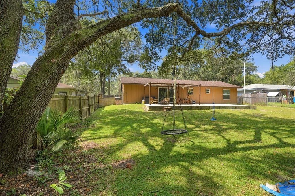 For Sale: $284,000 (3 beds, 2 baths, 1021 Square Feet)