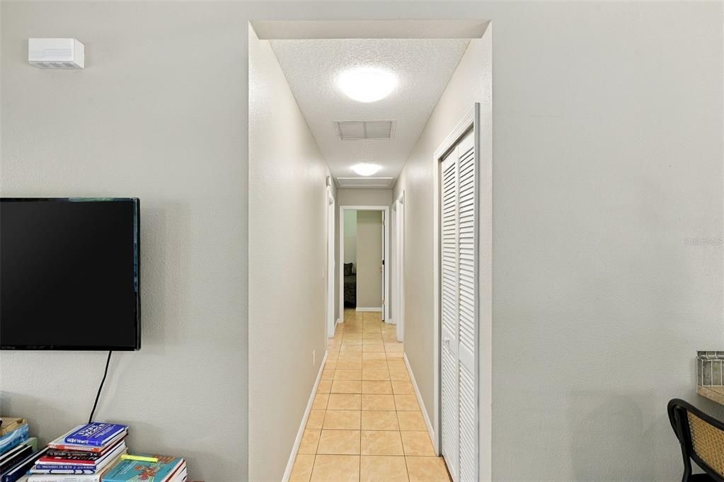 For Sale: $284,000 (3 beds, 2 baths, 1021 Square Feet)