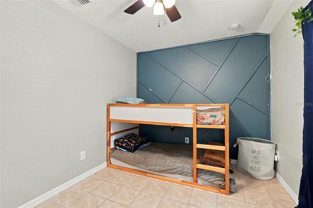 For Sale: $284,000 (3 beds, 2 baths, 1021 Square Feet)