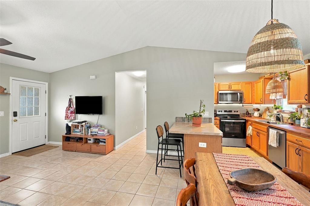 For Sale: $284,000 (3 beds, 2 baths, 1021 Square Feet)