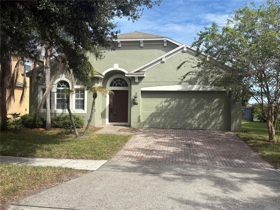 For Rent: $2,680 (4 beds, 2 baths, 1956 Square Feet)