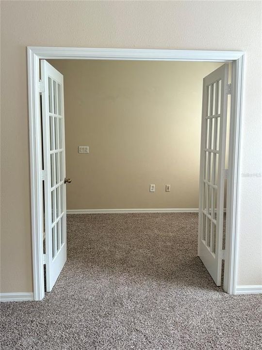 For Rent: $2,680 (4 beds, 2 baths, 1956 Square Feet)