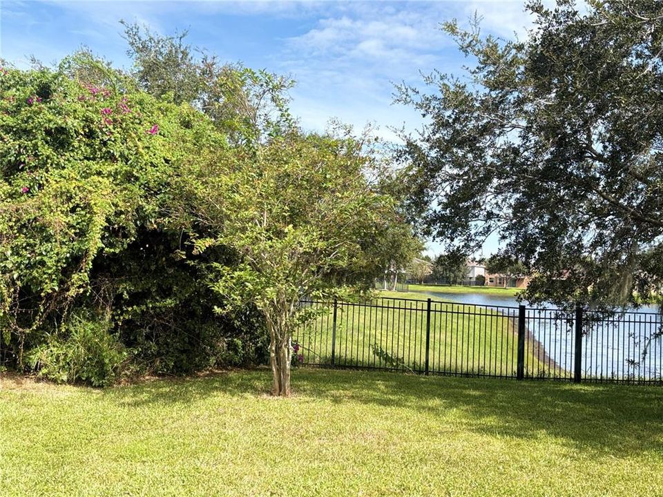 For Rent: $2,680 (4 beds, 2 baths, 1956 Square Feet)