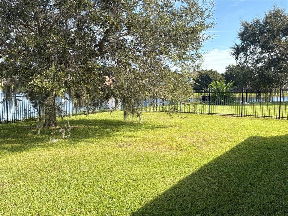 For Rent: $2,680 (4 beds, 2 baths, 1956 Square Feet)