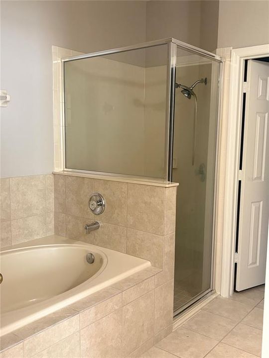 For Rent: $2,680 (4 beds, 2 baths, 1956 Square Feet)