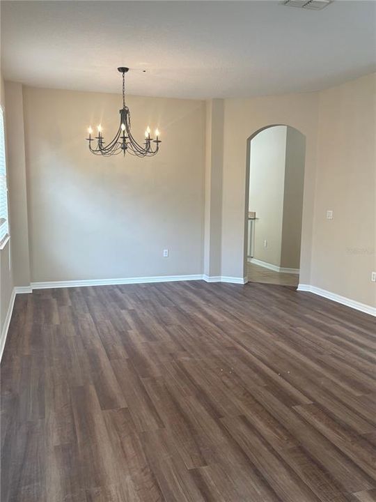 For Rent: $2,680 (4 beds, 2 baths, 1956 Square Feet)