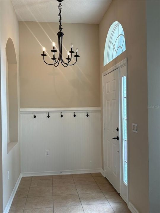 For Rent: $2,680 (4 beds, 2 baths, 1956 Square Feet)