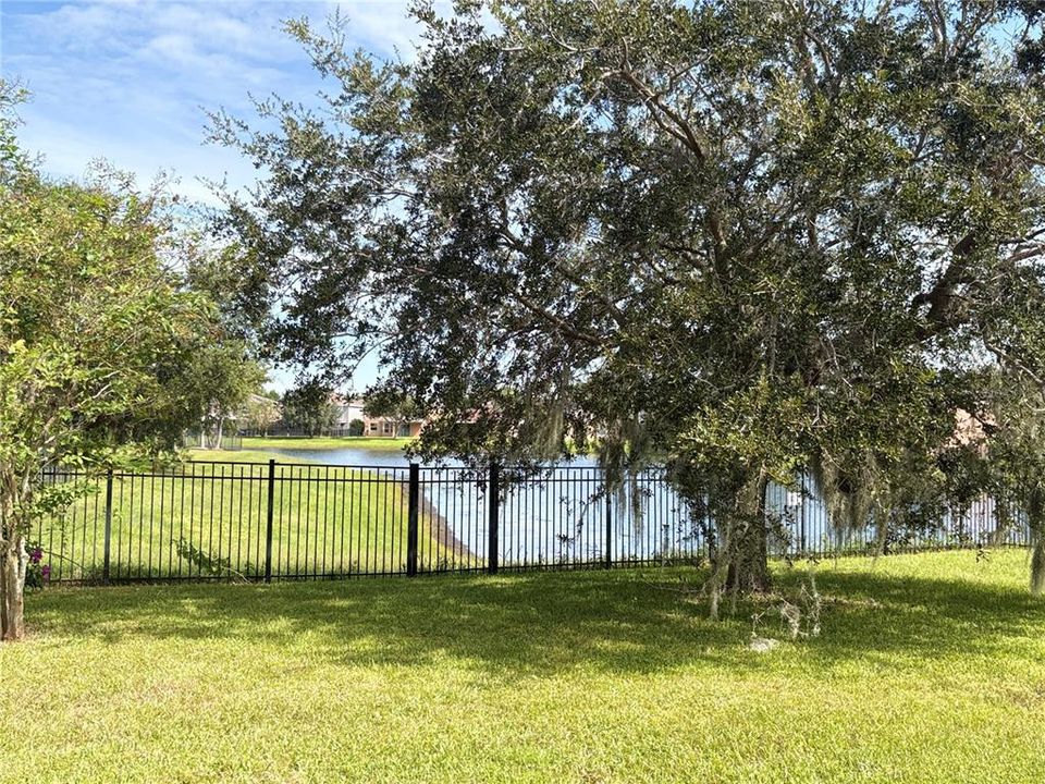 For Rent: $2,680 (4 beds, 2 baths, 1956 Square Feet)