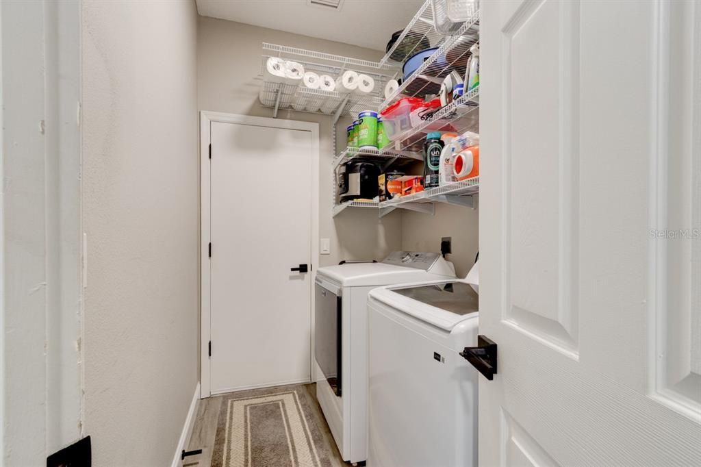 En Venta: $379,900 (4 camas, 2 baños, 2361 Pies cuadrados)