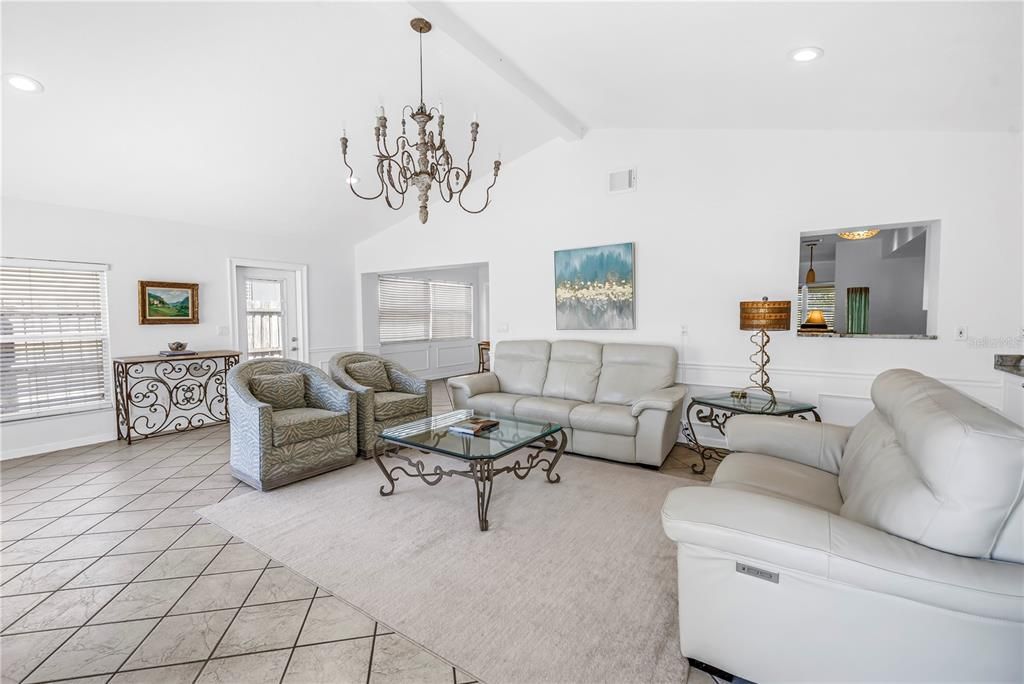 For Sale: $579,900 (2 beds, 2 baths, 1917 Square Feet)