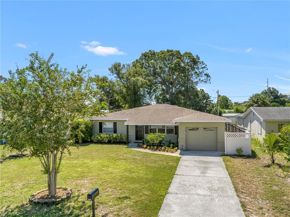 For Sale: $579,900 (2 beds, 2 baths, 1917 Square Feet)