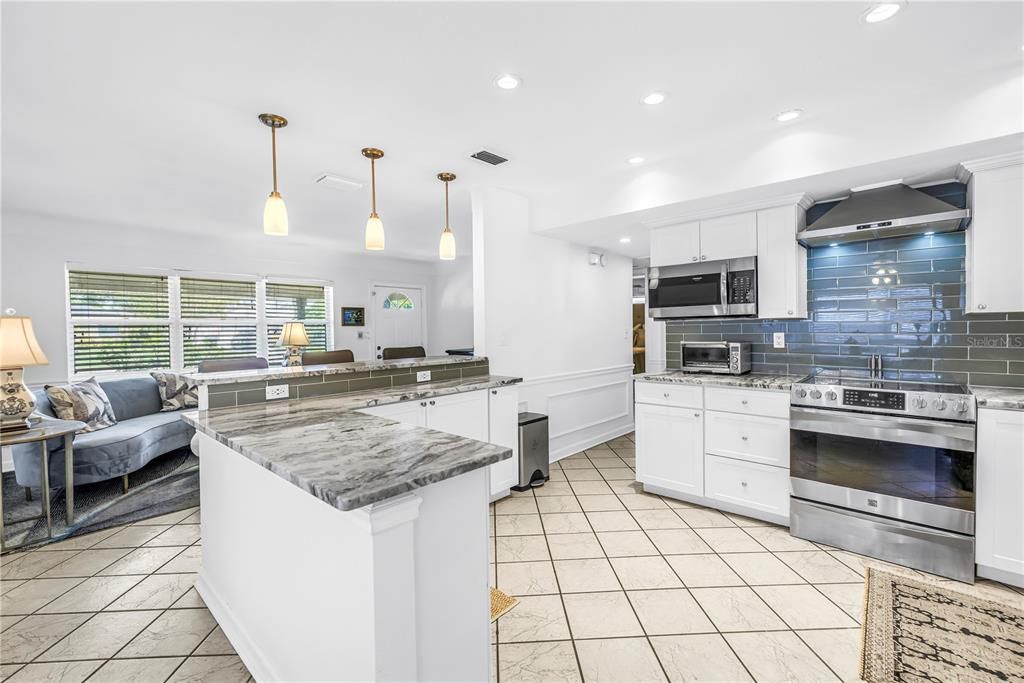 For Sale: $579,900 (2 beds, 2 baths, 1917 Square Feet)
