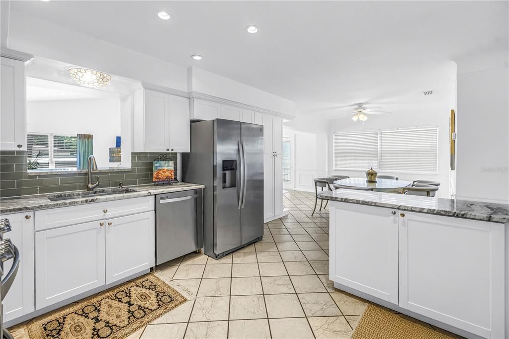 For Sale: $579,900 (2 beds, 2 baths, 1917 Square Feet)