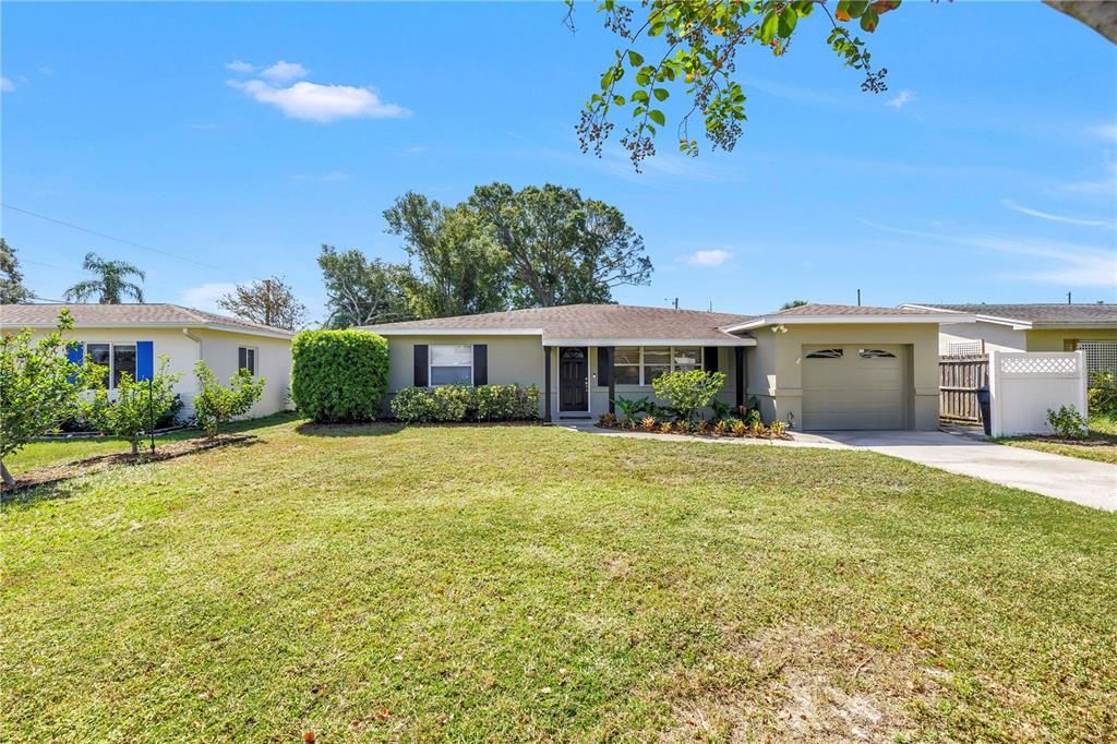 For Sale: $579,900 (2 beds, 2 baths, 1917 Square Feet)