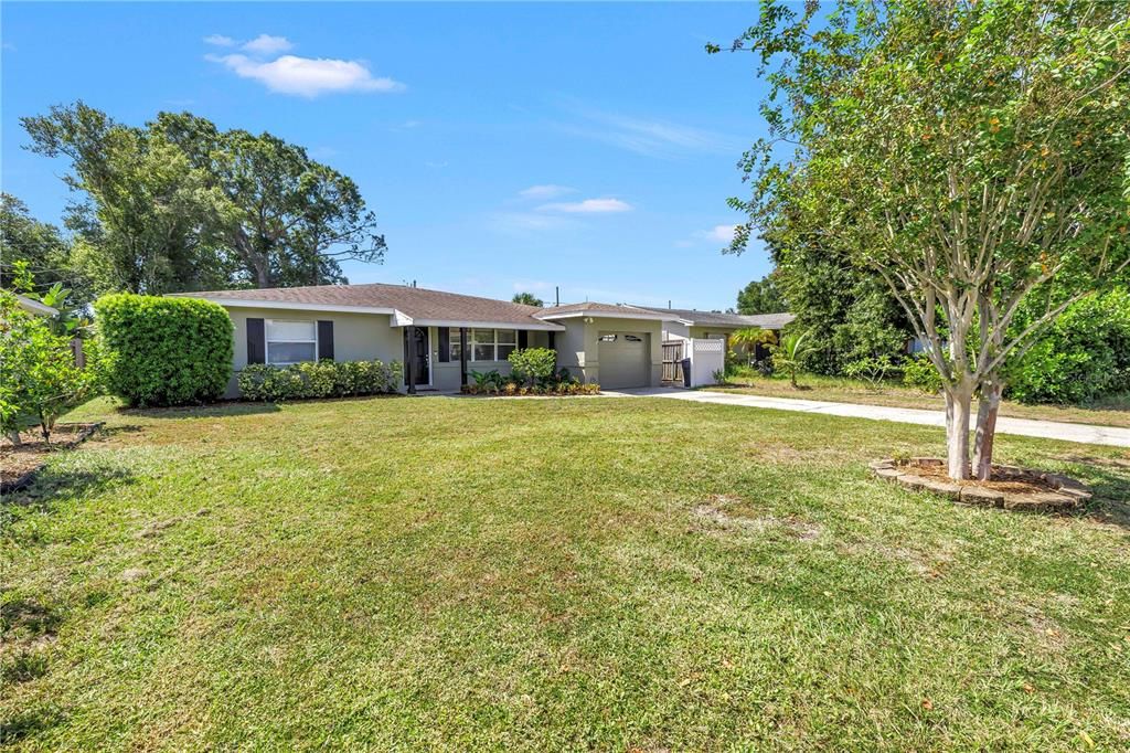 For Sale: $579,900 (2 beds, 2 baths, 1917 Square Feet)