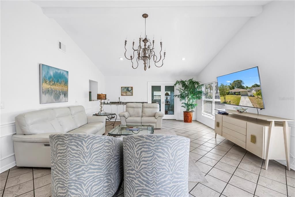 For Sale: $579,900 (2 beds, 2 baths, 1917 Square Feet)