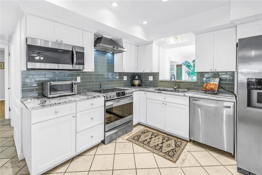 For Sale: $579,900 (2 beds, 2 baths, 1917 Square Feet)