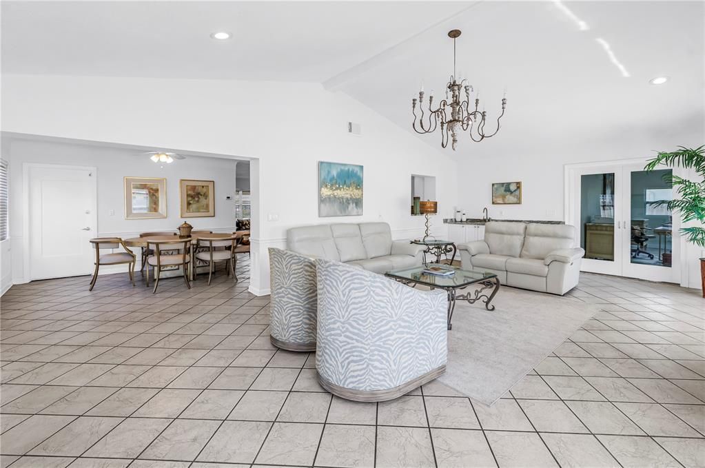 For Sale: $579,900 (2 beds, 2 baths, 1917 Square Feet)