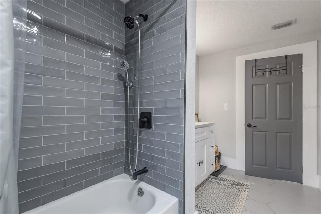 For Rent: $2,450 (3 beds, 2 baths, 1528 Square Feet)
