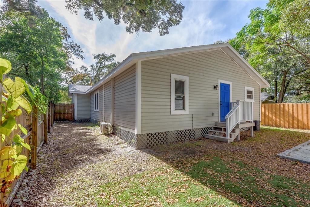 For Rent: $2,450 (3 beds, 2 baths, 1528 Square Feet)