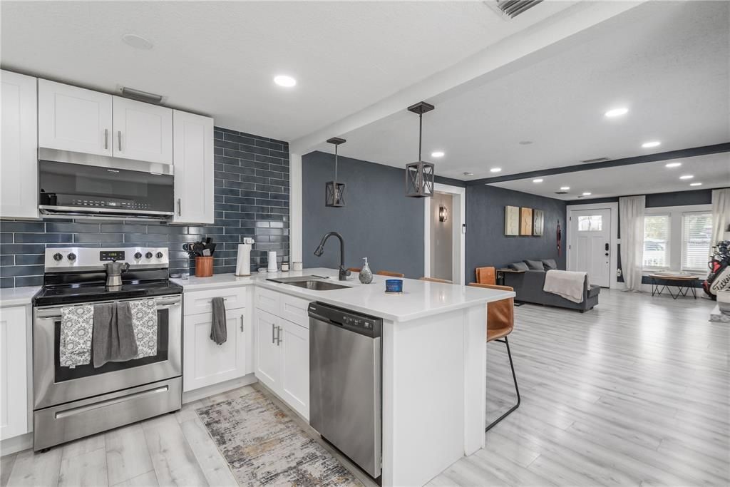 For Rent: $2,450 (3 beds, 2 baths, 1528 Square Feet)