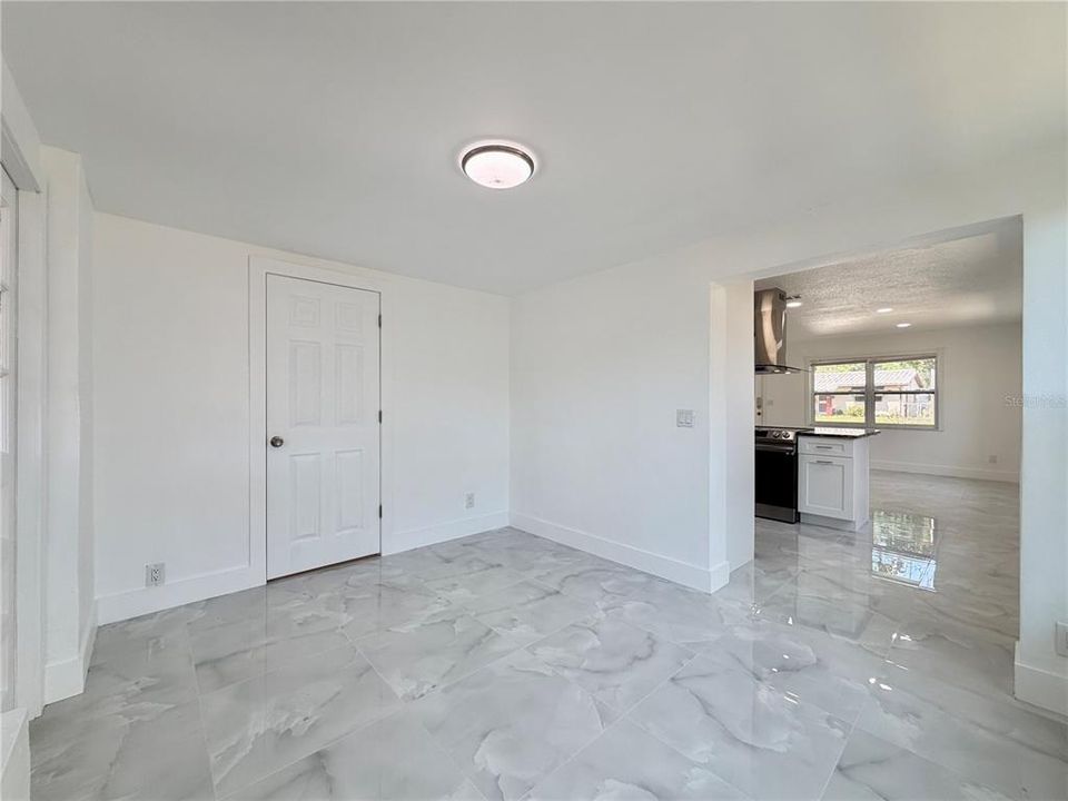 For Rent: $2,400 (2 beds, 1 baths, 972 Square Feet)