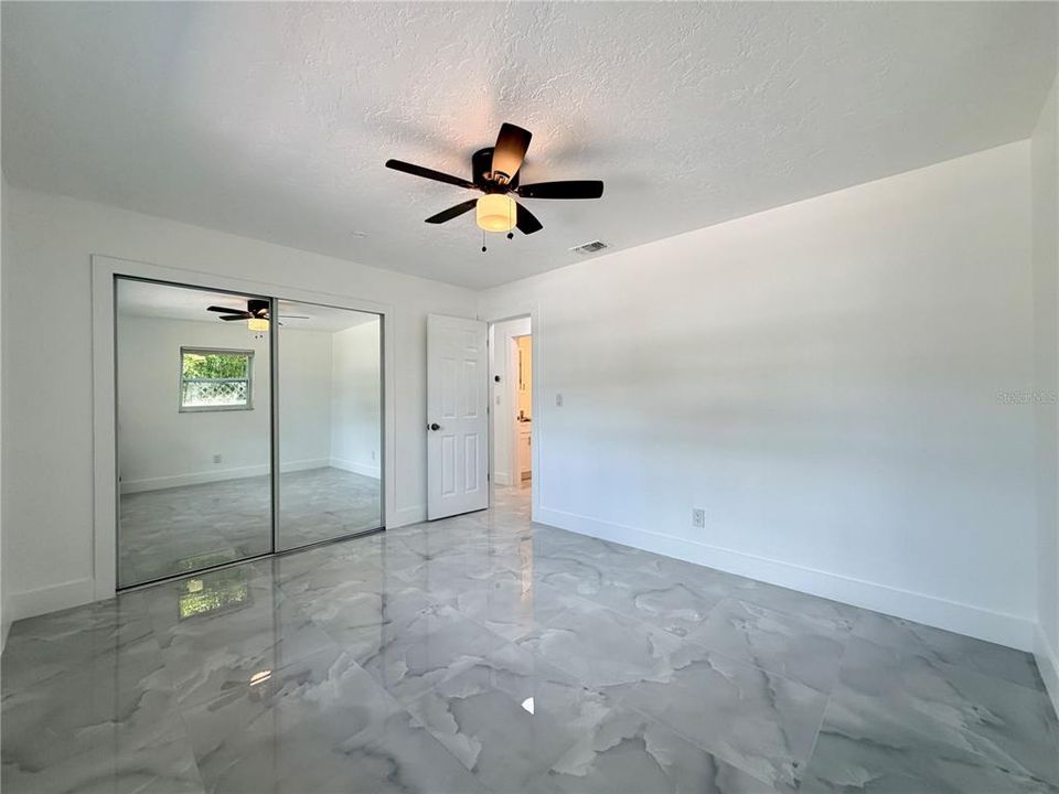 For Rent: $2,400 (2 beds, 1 baths, 972 Square Feet)