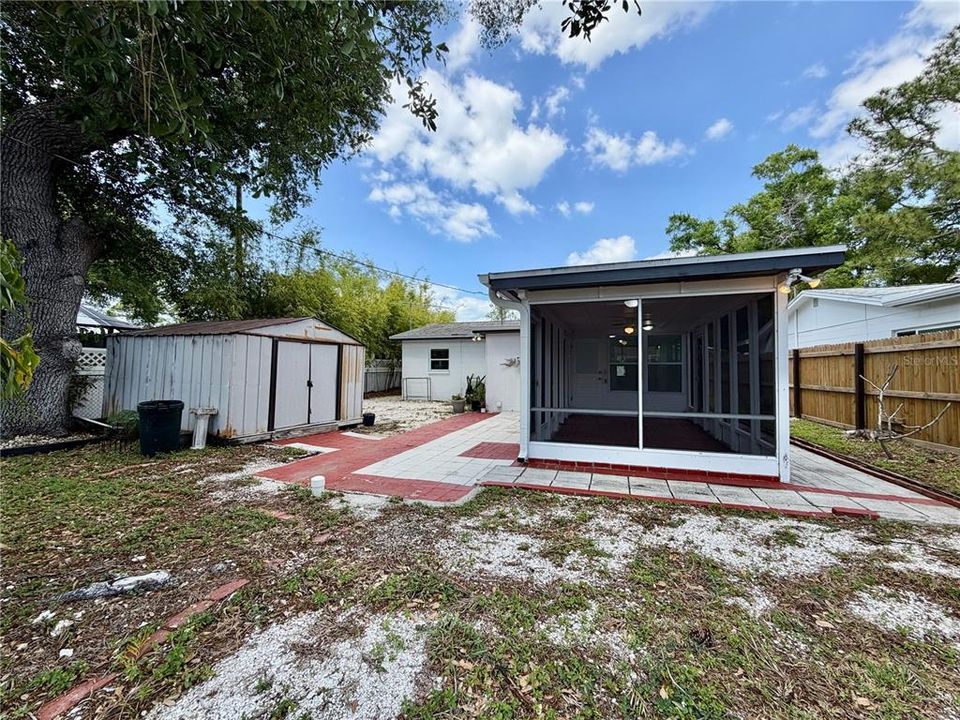 For Rent: $2,400 (2 beds, 1 baths, 972 Square Feet)