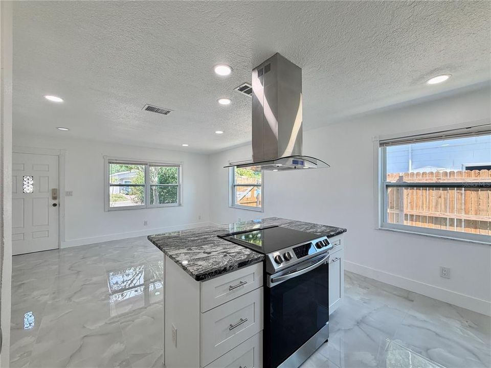 For Rent: $2,400 (2 beds, 1 baths, 972 Square Feet)