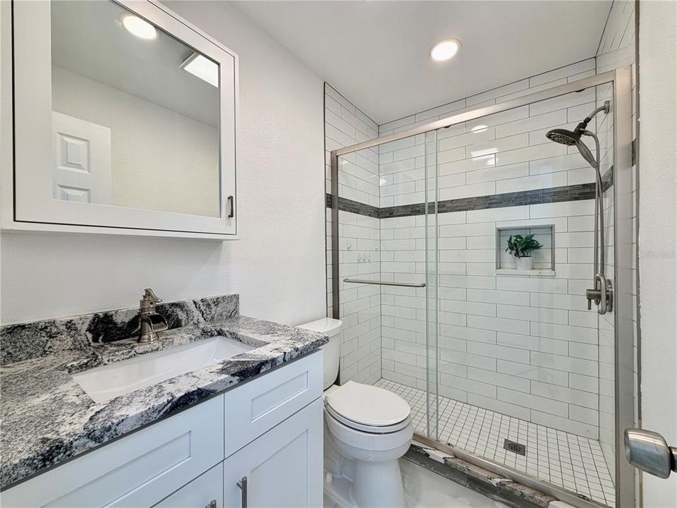 For Rent: $2,400 (2 beds, 1 baths, 972 Square Feet)