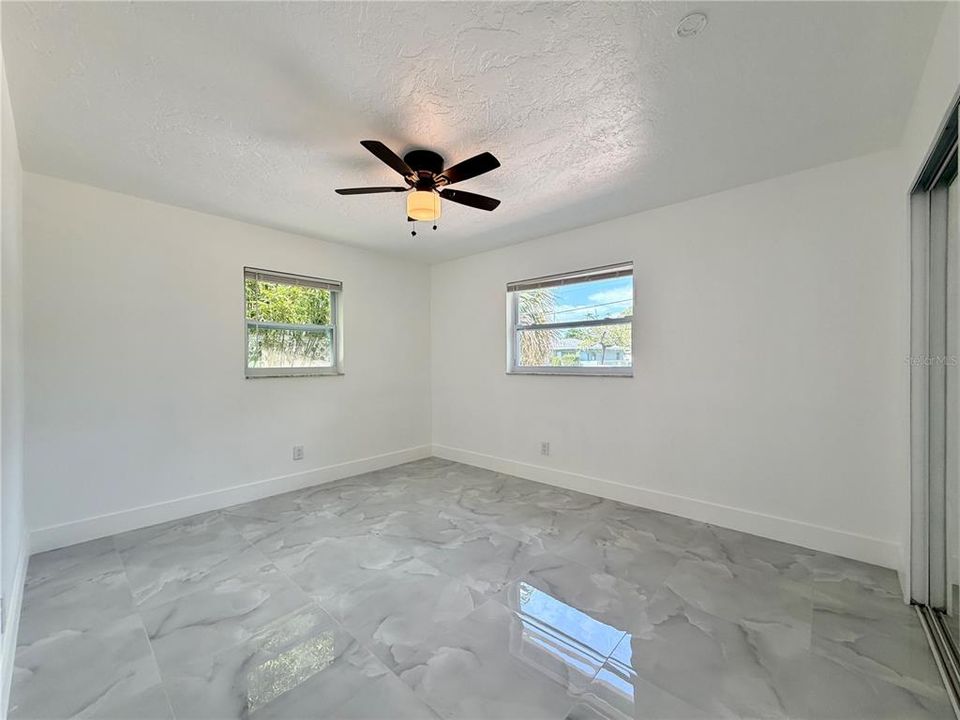 For Rent: $2,400 (2 beds, 1 baths, 972 Square Feet)