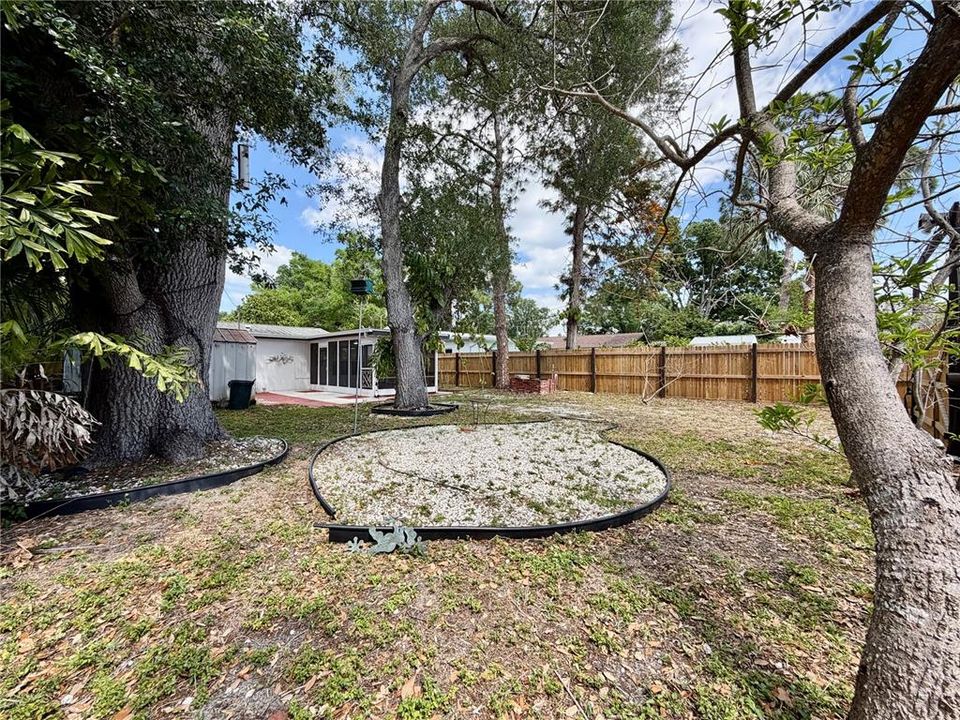 For Rent: $2,400 (2 beds, 1 baths, 972 Square Feet)