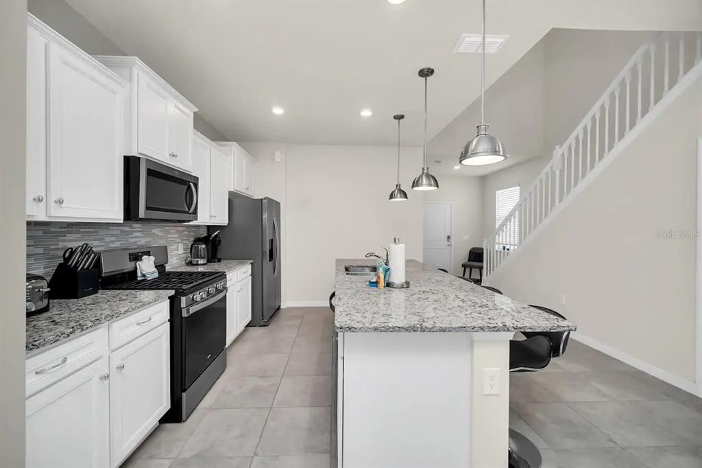 For Sale: $579,000 (7 beds, 5 baths, 3176 Square Feet)