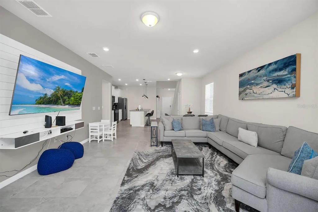 For Sale: $579,000 (7 beds, 5 baths, 3176 Square Feet)