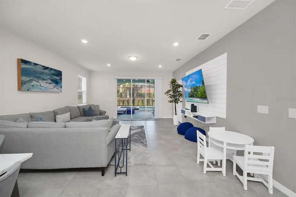For Sale: $579,000 (7 beds, 5 baths, 3176 Square Feet)
