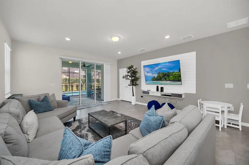 For Sale: $579,000 (7 beds, 5 baths, 3176 Square Feet)