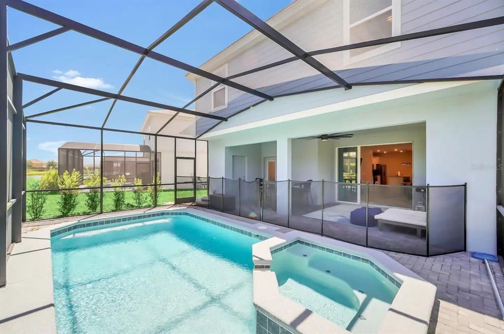 For Sale: $579,000 (7 beds, 5 baths, 3176 Square Feet)
