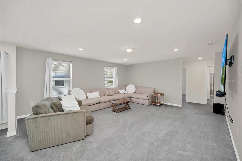 For Sale: $579,000 (7 beds, 5 baths, 3176 Square Feet)