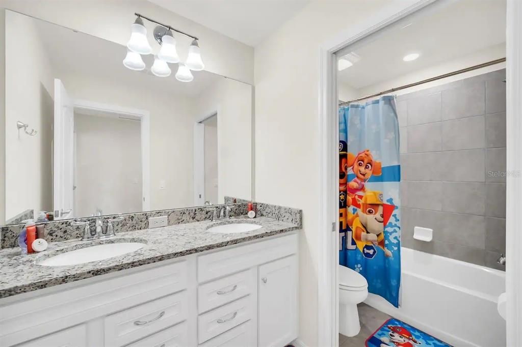 For Sale: $579,000 (7 beds, 5 baths, 3176 Square Feet)